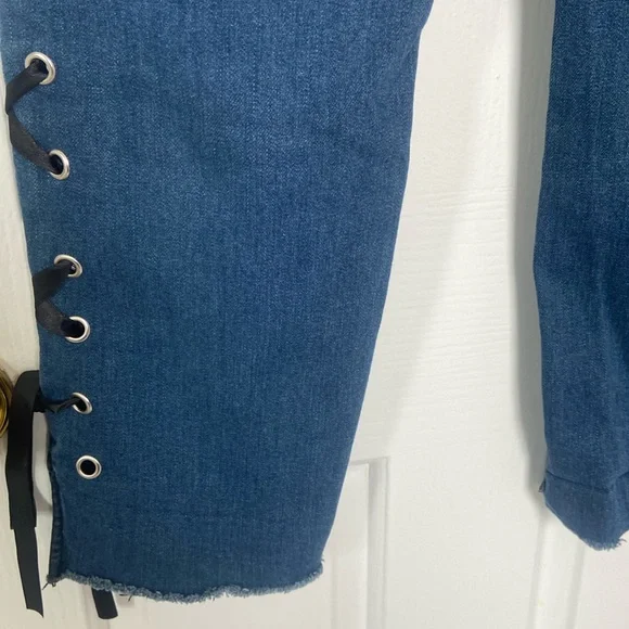 Guess Jeans - Picture 3 of 8